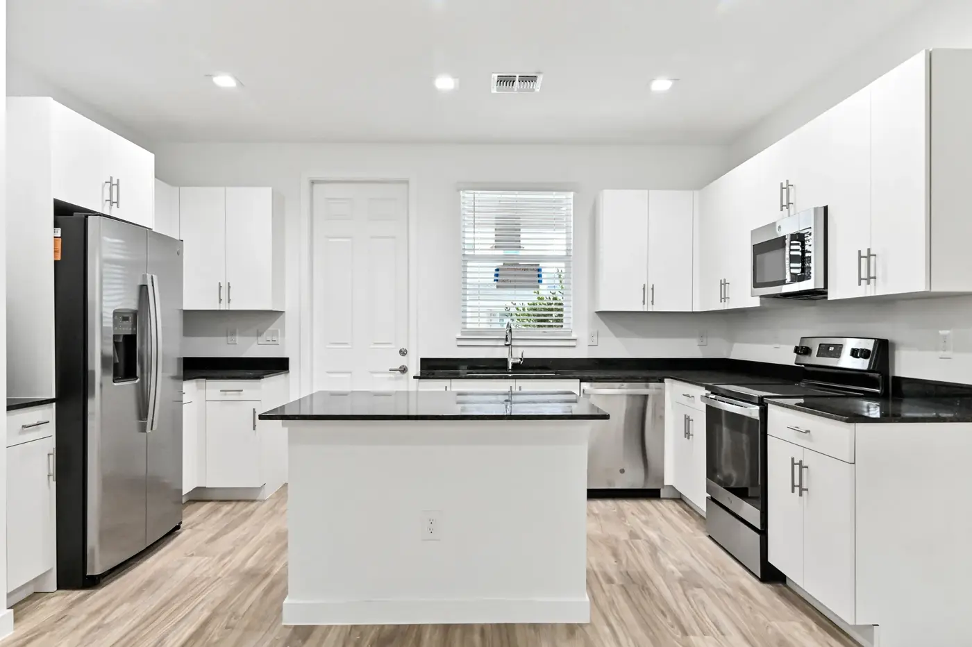 Gourmet kitchen with island
